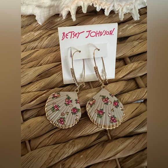 Betsey Johnson Pink and Gold Seashell Earrings - Picture 4 of 6